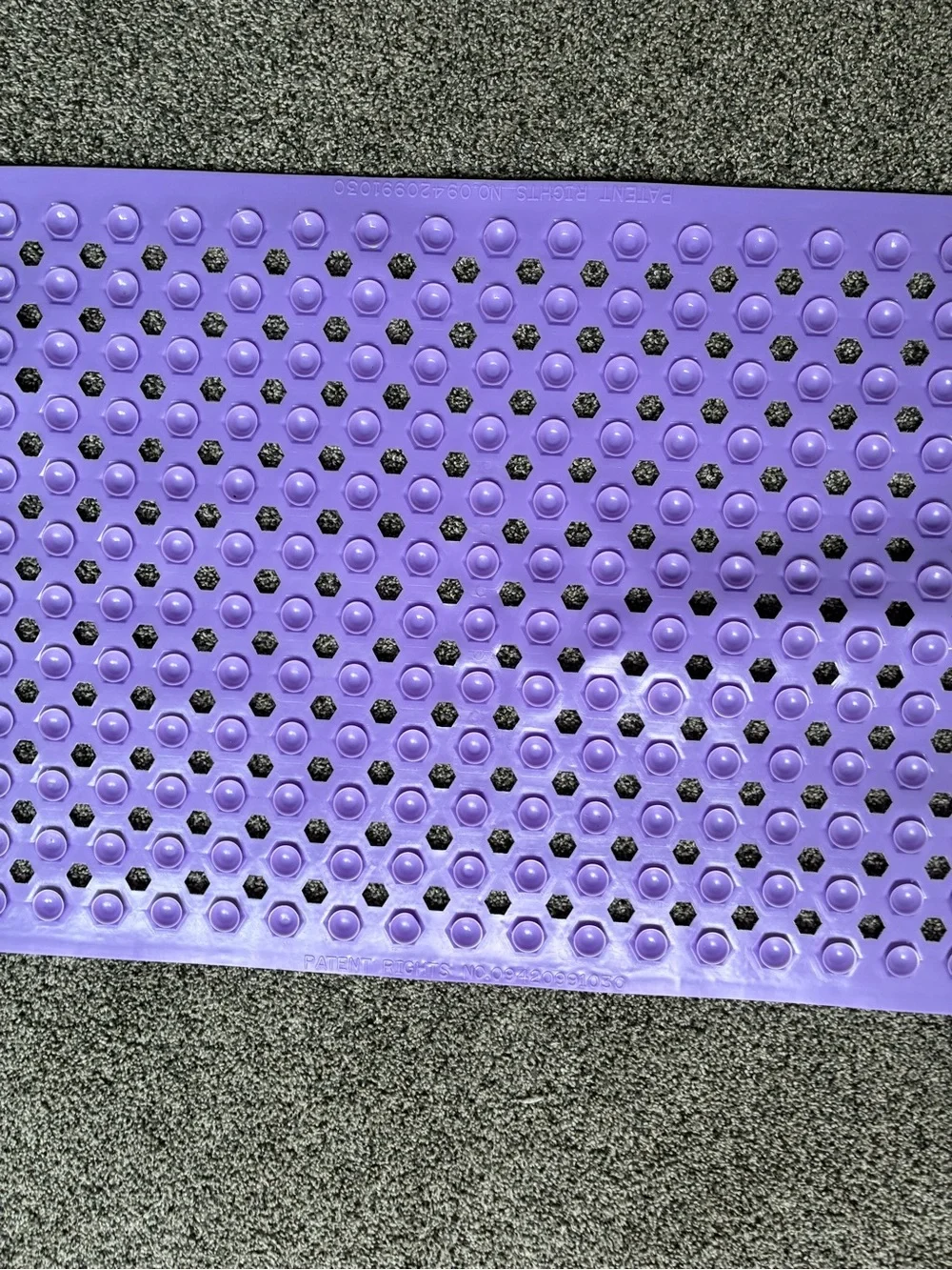 New Without Tags Gorilla Grip Bath Tub Shower Mat in Opaque Purple. 35” x 16”